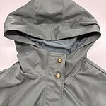 Elegant grey hooded raincoat with gold button details, perfect for rainy days and outdoor fashion.