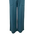 Stylish wide-leg blue trousers with front pockets and a button closure, perfect for professional or casual wear, made from high-quality fabric.