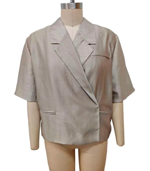 Stylish women's blazer in beige with a modern design, featuring a lapel collar and short sleeves, perfect for casual or professional wear.