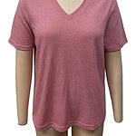 Pink V-neck casual T-shirt for women, made of soft fabric, short sleeves, perfect for everyday wear and comfortable style.