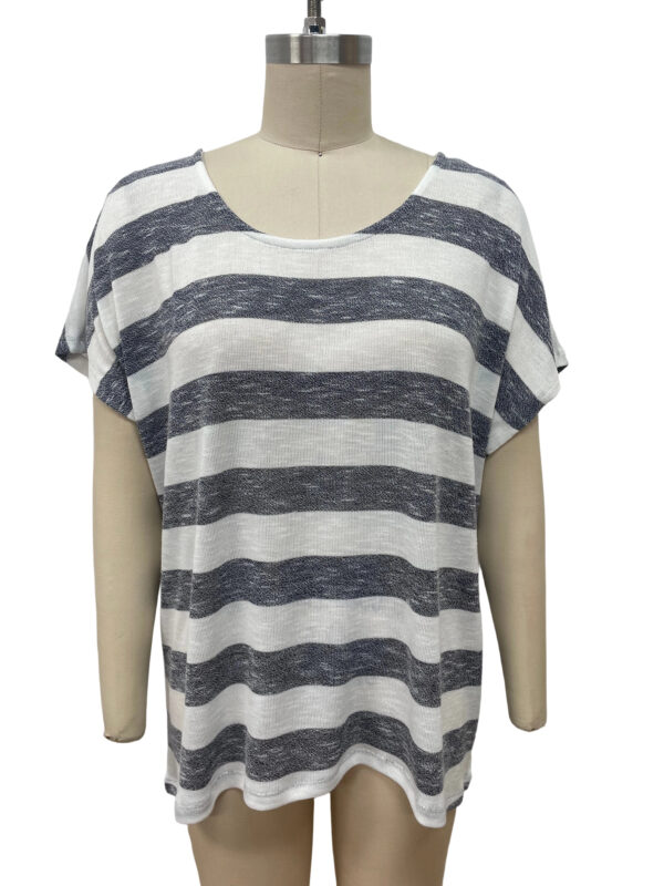 Women's casual short-sleeve striped T-shirt in navy and white, perfect for everyday wear and comfortable style.