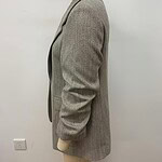 Stylish grey blazer for women, tailored fit, perfect for office or casual wear, made from high-quality fabric, displayed on a mannequin.