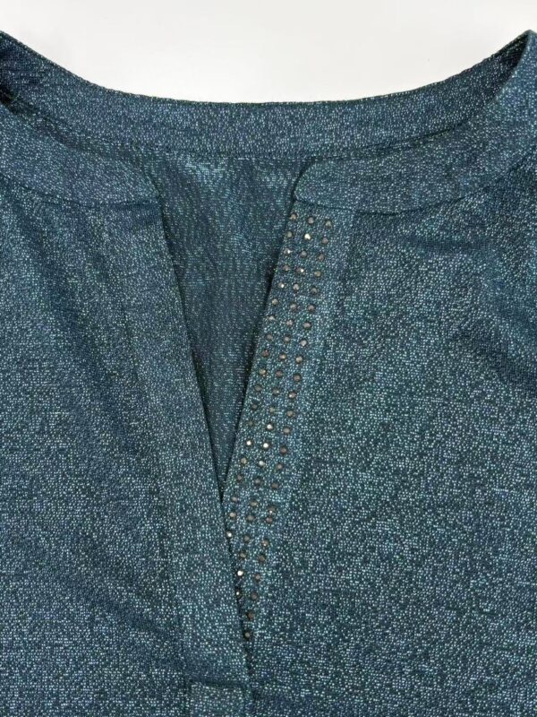 Close-up of a blue sequin dress with a V-neckline, detailed with small shimmering sequins, perfect for evening wear or special occasions.