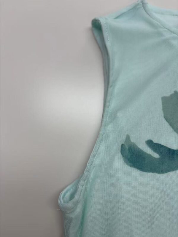 Light blue sleeveless T-shirt with a subtle leaf print, perfect for casual wear and summer outfits.