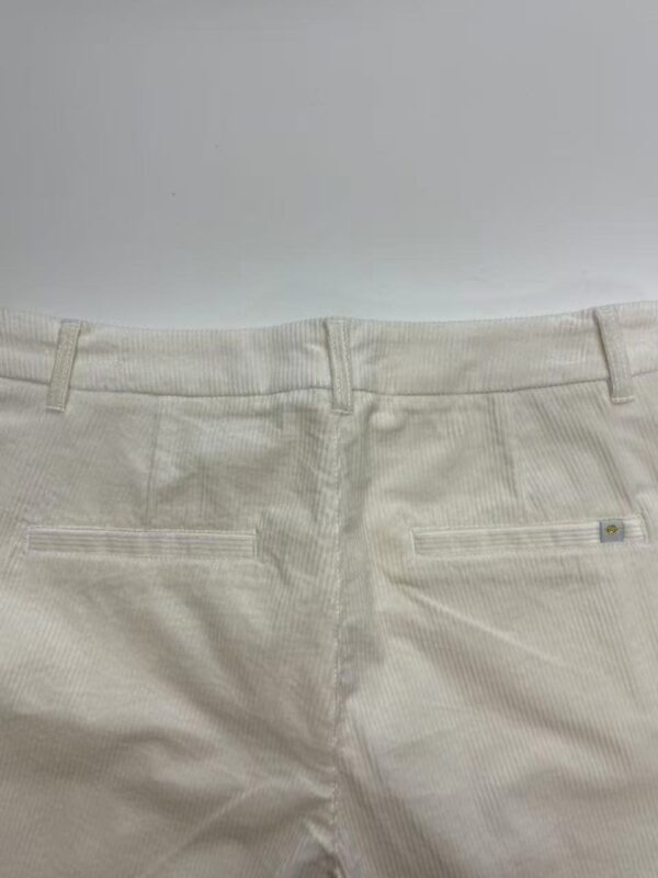 Close-up of cream-colored casual pants with back pockets, suitable for everyday wear and fashion.