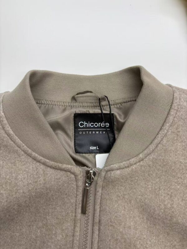 Close-up of a beige Chicoree outerwear jacket with a zipper and collar, size L, suitable for casual and stylish winter wear.